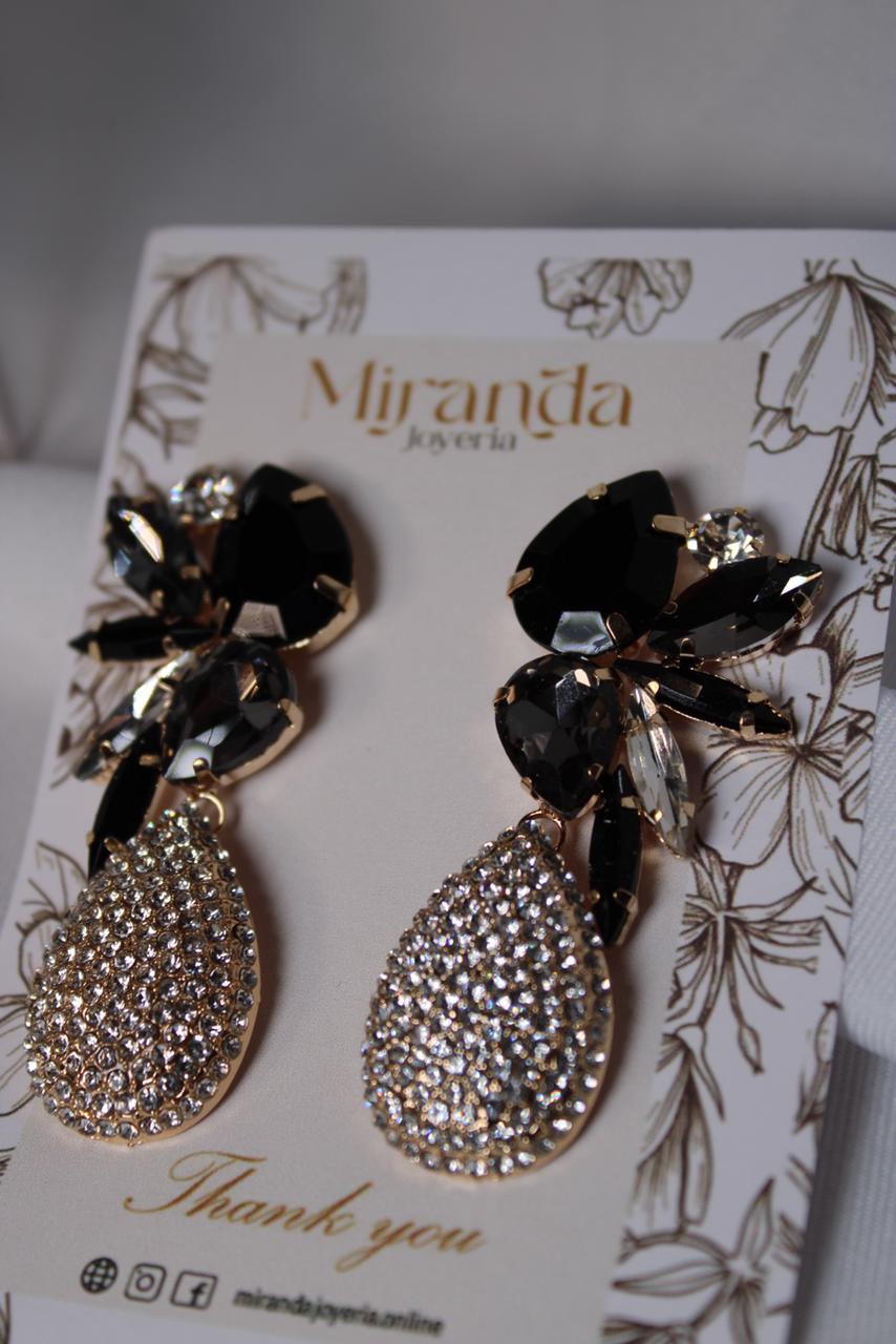 Par de Aretes Florales Negro